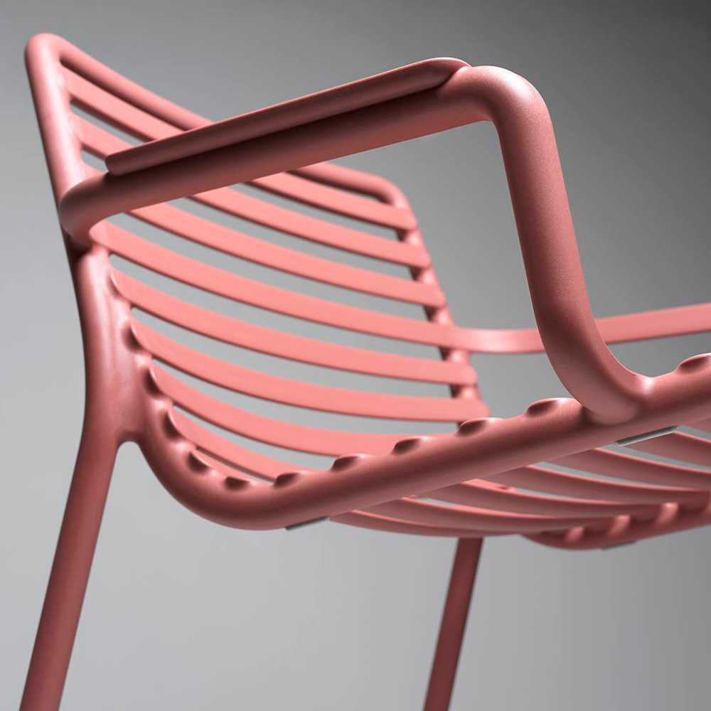 Relaxsessel Doga Ein etwas tieferer, entspannender, breiter Sessel für den Außenbereich aus glasfaserverstärktem Kunststoff
